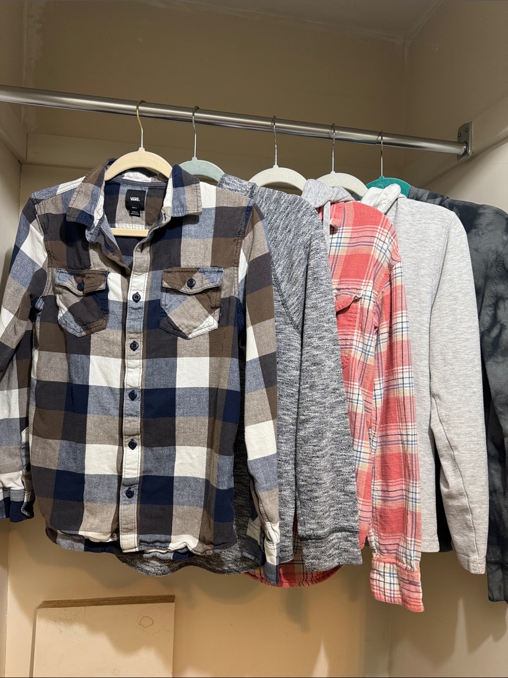5 casual men’s shirts — Vans, BR, AE, 1901– size small